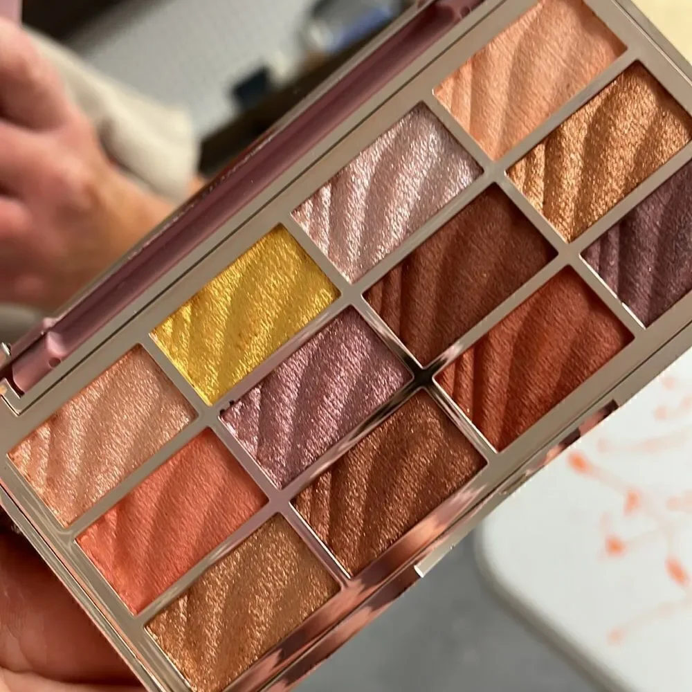 Ciate The Velvet Eyeshadow Pallette- brand new in box- beautiful colors